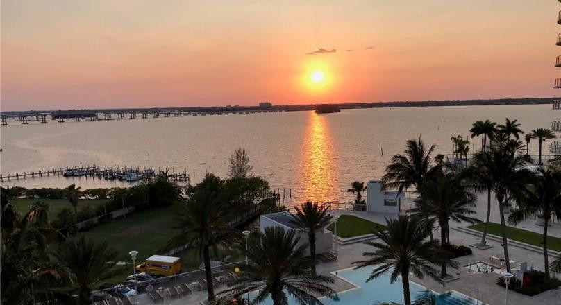 GREAT PRICE - price adjusted for this phenomenal condo in the OASIS 